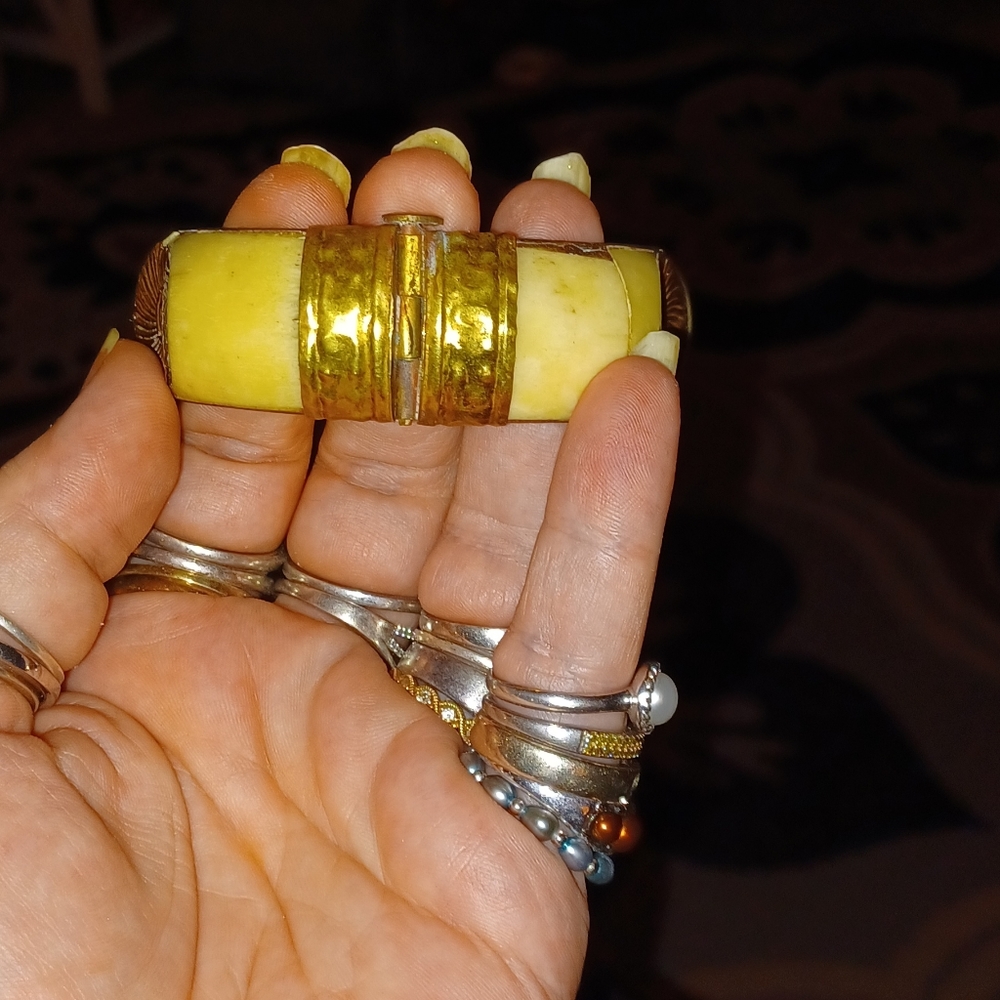 Vintage Bangle Bracelet - Picture 1 of 5